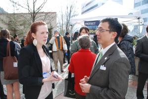 Rep. Kawasaki in conversation