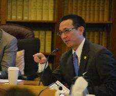Rep. Kawasaki in committee