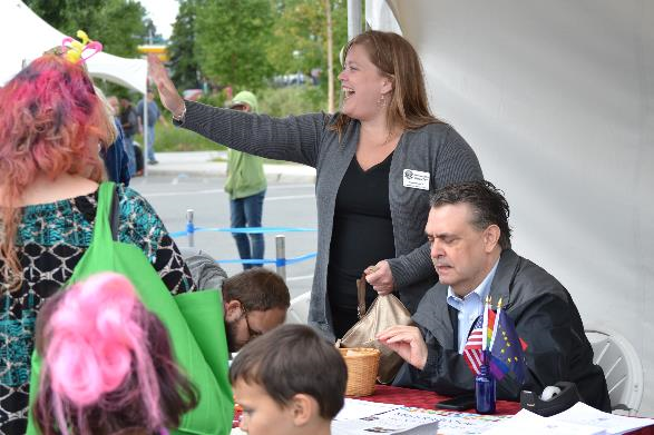Rep. Geran Tarr and Sen. Johnny Ellis meet with constituents at the Mountain View Street Fair. 