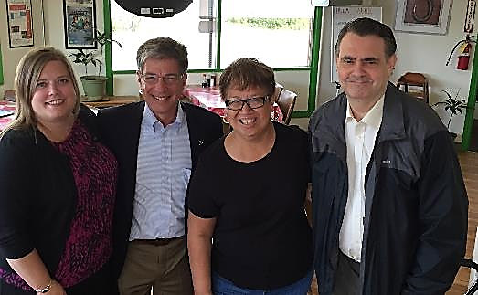 Rep.  Geran Tarr, Mayor Ethan Berkowitz, Hula Hands owner Charlene Goeas, and Senator Johnny Ellis meeting for lunch at Hula Hands restaurant in Mountain View.